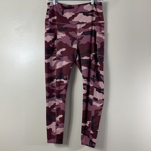Embrace Your Love Women’s Purple Camo Capri Leggings 2 Side Pockets Size XL